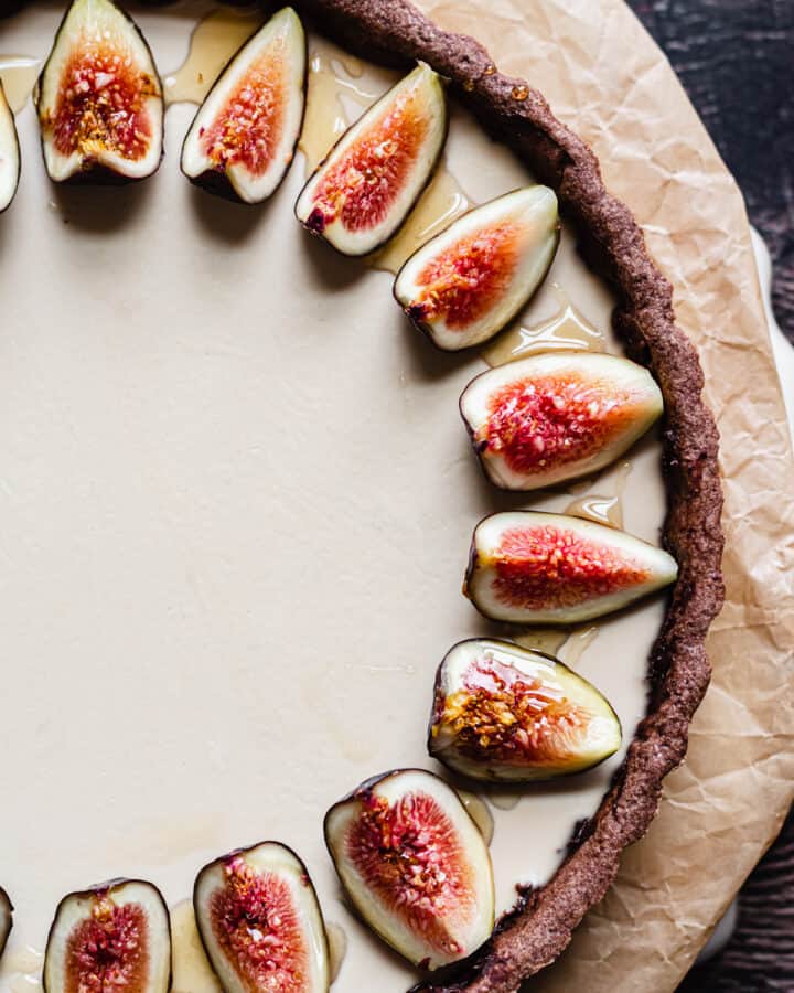 Overhead shot of the cinnamon Panna Cotta Tart with sliced figs and honey