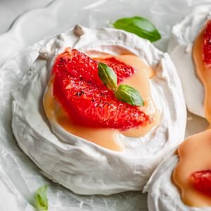 Mini pavlova nest with grapefruit curd