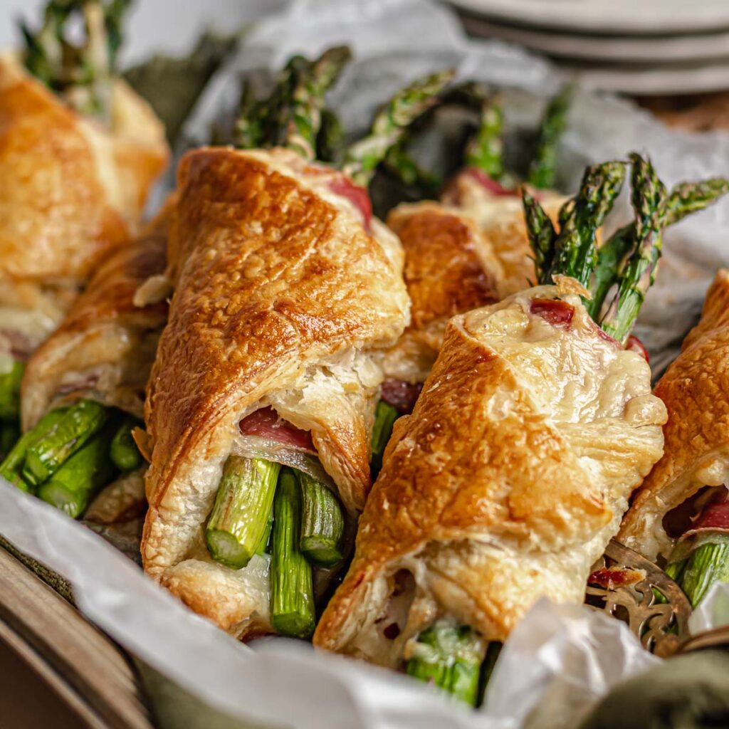 Prosciutto Asparagus Puff Pastry Bundles The Cozy Plum
