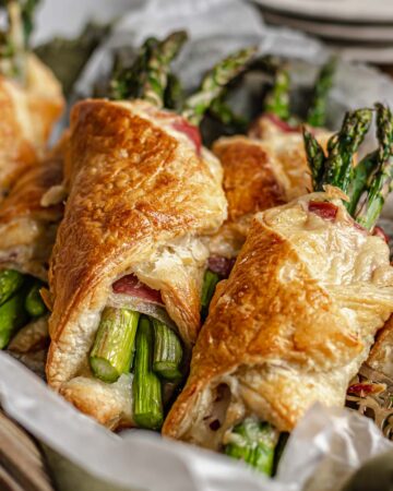 Bundles of asparagus puff pastry bundles on a platter.