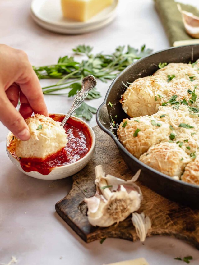 Fluffy Bread Bites with Parmesan » The Cozy Plum