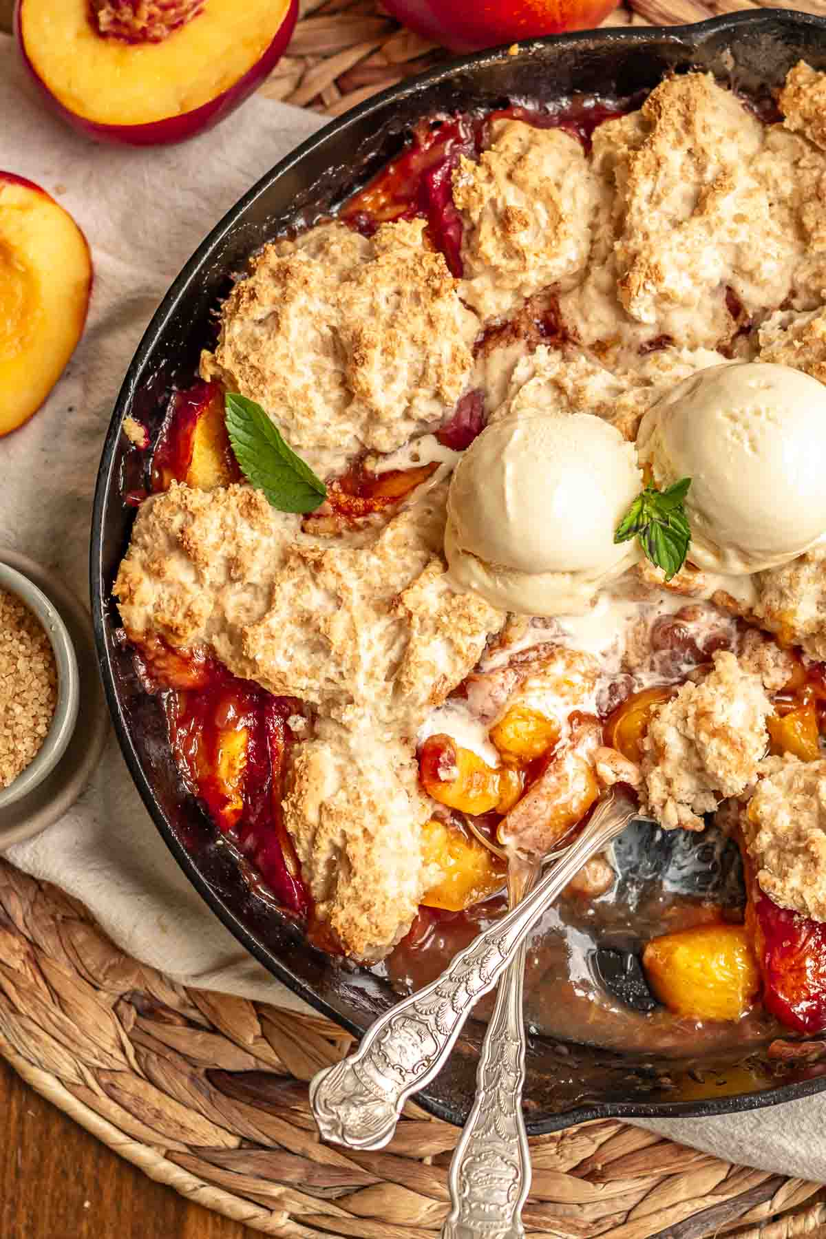 Peach cobbler in Lodge 6.5 inch skillets. : r/castiron