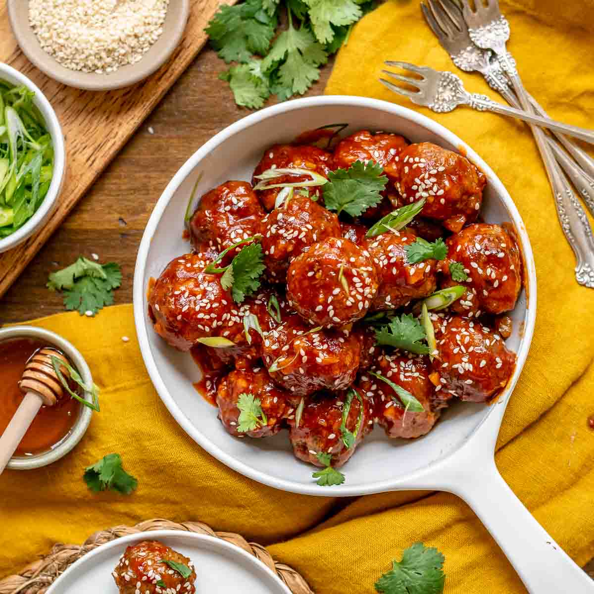 Honey Sriracha Meatballs – The Cozy Plum